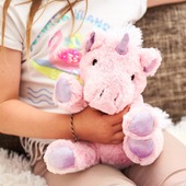 Qui parmi vous souhaiterez adopter notre adorable Rosie ? 🦄💗

#pelucho #peluchobouillotte #peluche #peluchebouillotte #mignon #douceur #licorne #cute #bouillottes #bouillottesseches #toutpourmonbebe #ideecadeau #peluchofamily