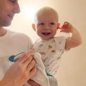 Un petit coup de froid ou un gros chagrin ? 🥺
Il y a des moments où seule une dose de chaleur et un câlin tout doux peuvent apaiser nos tout-petits 🧸

➡ Glissées une minute au micro-ondes, elles diffusent une chaleur enveloppante qui soulage les coliques, apaise les tensions et sèche les larmes 💙

➡ Et vous ? Quel est votre remède magique contre les chagrins de bébé ?

#pelucho