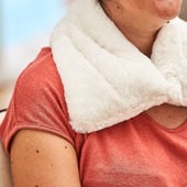 Tout doux, tout chaud ou tout froid ? C'est à vous d'en décider !
Nos tours de cou Pelucho ont été conçus pour soulager vos douleurs au cou, aux cervicales, aux trapèzes et aux lombaires 🤍
Cette ceinture/écharpe composée de grains de blé français et de fleurs de lavande de Provence vous procurera un bien-être certain 🥰

Profitez d'un moment de pure détente avec une odeur de lavande douce qui réduira votre stress et anxiété 🧘‍♀️

➡ Rendez-vous sur notre site pour les découvrir !

#pelucho #tourdecou #ideecadeau #douleurs #douleursmenstruelles #douleursmusculaires #chaleur #bouillottemicroondes #bouillotte #bouillotteseche
