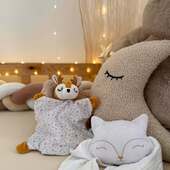 Une bouillotte ou un doudou magique ? À vous de juger 🤍

Chez Pelucho, nos bouillottes pour bébés sont pensées pour envelopper vos tous petits d'un bien-être immédiat ✨

Idéale pour :
🔹 Faciliter l'endormissement de bébé
🔹 Apaiser ses petits maux
🔹 Offrir un sentiment de sécurité

Celles-ci sont garnies de grains de blé français et de fleurs de lavande du sud de la France, permettant de profiter d'une délicate odeur de lavande et d'une chaleur douce et naturelle 🌿

Rendez-vous sur notre site pour les découvrir !
🌐 www.pelucho.fr

📸 amandine_nay

#pelucho #peluchobouillotte #joyeuxnoel #noel #bouillotteseche #bouillottemicroonde #chaleur #ideecadeauenfant #ideecadeaubebe #resterauchaud #ideecadeaunoel #doudou #cadeaux