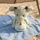 Août touche bientôt à sa fin mais pas question de rentrer sans un dernier bain 🏖️

Nos deux complices Trixy et Drago profitent des dernières journées plage. Leur secret pour ne pas finir cuits sous le soleil ?
La version glacée ❄
🔹 Placez votre Pelucho dans un sac de congélation.
🔹 1H au réfrigérateur.
🔹 Profitez d'un moment rafraîchissant !

Retrouvez-les sur notre site :
🌐 www.pelucho.fr