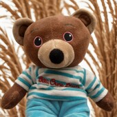 " Oh, oh tiens voilà quelqu'un ! ... " 🎶
Petit Ours Brun, bien sûr 🐻💙
L'icône de notre enfance est toujours disponible en format Pelucho bouillotte.

➡ Vous aussi, vous lisiez Petit Ours Brun quand vous étiez petit ?

@petitoursbrun_officiel