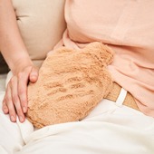 Quelle est votre meilleure solution naturelle contre les douleurs menstruelles ? 😮
Chez Pelucho, nous avons choisi d'offrir des bouillottes adaptées aux besoins de toutes les femmes 💗

Grâce à sa composition avec des matériaux naturels : 
🔹 Grains de blé français 🌾
🔹 Fleurs de lavande de Provence 🌸

Nos bouillottes vous offrent un moment de répit grâce à leur chaleur douce et naturelle ainsi qu'à leur odeur relaxante et réconfortante. 

Les essayer, c'est les adopter ! 
Rendez-vous sur notre site pour les découvrir (lien en bio) 

#reglesdouloureuse #douleursmenstruelles #douleurs #bouillotte #bouillottesseches #pelucho #naturopathie #bienetre #naturel #relaxation #zen #zenitude #solutionnaturelle