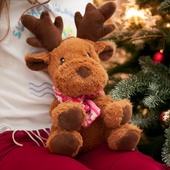 Le reconnaissez-vous ? C'est Woody, notre mascotte et la star de Noël 🦌

Il ne tire peut-être pas le traîneau du Père Noël, mais il sait réchauffer les cœurs et même les pieds 😂 !
Il adore les câlins, les chocolats chauds et les soirées plaid devant les films de Noël 🎬

Et entre nous, on est sûr qu’il va devenir le compagnon préféré de vos petits bouts !

Rendez-vous sur notre site pour le découvrir sans plus tarder
🌐 www.pelucho.fr

#bouillotteseche #bouillottemicroonde #chaleur #ideecadeauenfant #ideecadeaubebe #resterauchaud #ideecadeaunoel #woody #doudou