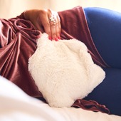 Les douleurs menstruelles peuvent être difficiles à supporter, mais saviez-vous que la chaleur pouvait s'avérer efficace pour les soulager ? 🌸

Placer une bouillotte chauffée sur le bas-ventre aide à détendre les muscles utérins, améliore la circulation sanguine et apaise les tensions : ce qui aide fortement à la diminution des douleurs ✨🌿

Si vous voulez essayer cette solution pour vos règles douloureuses, rendez-vous sur notre site internet 🫶

#reglesdouloureuse #douleursmenstruelles #douleurs #bouillotte #bouillottesseches #pelucho #naturopathie #bienetre #naturel