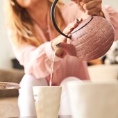 Les températures chutent, les journées raccourcissent, et la magie de l'hiver s'installe tout doucement ❄

Rien de mieux que de profiter d'un moment de repos et de bien-être avec nos Pelucho bouillottes ✨
Garnies de grains de blé français et de fleurs de lavande de Provence, celles-ci favorisent :
🔹 Des nuits paisibles et réparatrices 🌙
🔹 La sensation de confort et de bien-être
🔹 L'apaisement

🕐 2 min au micro-ondes et profitez d'un moment rien qu'à vous !

#pelucho #peluchobouillotte #bienetre #momentdouceur #chaleur #santeaunaturel #naturopathie #thermotherapie #bébé #parents #enfants #solutionpourbébé #toutdoux #bouillotteseche #douceur #froid #hiver