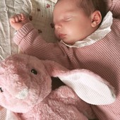 L'arrivée d'un nouveau-né est un tourbillon d'émotions et parfois de petites nuits 😴
Pour accompagner ces moments de douceur, notre lapin rose bouillotte devient bien plus qu'une simple peluche, il est une source de chaleur rassurante pour rappeler aux bébés le cocon du ventre maternel 🥰

Et vous, quelle est votre meilleure astuce pour apaiser bébé ?

📸 : @_loulook__