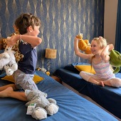 🧸 Bataille de Pelucho ! 
L'avantage avec les Pelucho, c'est qu'ils sont multifonctions... 🤣😜

#mignon #bouillotte #ideecadeau #ideecadeauenfant #naturopathie #thermotherapie  #bouillotteseche #bouillottemicroondes