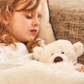 On dirait que le marchand de sable est passé 🌙

Parce que chaque enfant mérite de se sentir protégé et au chaud tout au long de la nuit. Adoptez le compagnon idéal pour vos enfants et offrez-leur des nuits sereines et des matins pleins d'énergie 🤍