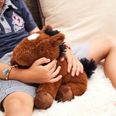 Avons-nous des passionnés du cheval et de l'équestre par ici ? 🤎 
Grâce à vos retours de 2024 nous vous avons écouté et voici notre nouveau Pelucho bouillotte cheval 🐴

Disponible sur notre site depuis le début de l'année 🎉

#pelucho #peluchobouillotte #peluche #peluchebouillotte #mignon #douceur #cheval #nouveauté #cute #bouillottes #bouillottesseches #toutpourmonbebe #ideecadeau #peluchofamily