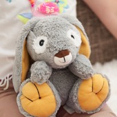 Les fêtes de Pâques approchent à grands pas ! Pour le bonheur des plus petits 💛🐇
Lucky notre Pelucho Lapin est la star du mois 😎

➡ Qu'avez-vous prévu en cette période ? 

#pelucho #peluchobouillotte #pâques #pâques2025 #peluchofamily #bouillottepeluche #bouillotteseche #lapindepaques #animaux #douceur #ideecadeau #cadeaubébé #cadeauenfant #lapin #lapinou #doudou