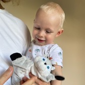 Votre bébé est frileux et adore les chiens ?
Ça tombe bien, il existe une bouillotte bébé chien ! 😜🐶

Cette bouillotte pourrait bien aider votre petit bout de chou à faire des nuits complètes et à soulager ses coliques quotidiennes 🫶
La chaleur aide à détendre ses muscles en reproduisant la chaleur qu'il ressentait dans le ventre de maman 😊🌸

Pour offrir des nuits calmes et sereines à votre bébé, rendez-vous sur notre site internet, le lien est dans notre bio 🫶✨

#pelucho #chaleur #bouillotte #bouillotteseche #bienetre #ideecadeau #toutpourmonbebe #monfilsmabataille #mignon