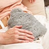 Vous souffrez d'endométriose et de règles douloureuses ? 😔
Chez Pelucho, nos bouillottes vous offrent tous les bienfaits de la thermothérapie, le tout dans une bouillotte aux ingrédients naturels 🤍

🔹 Grains de blé français 🌾
🔹 Fleurs de lavande de Provence 🇫🇷

Nos bouillottes vous permettent de soulager vos douleurs grâce à une source de chaleur douce et naturelle 🌿

➡ Optez pour nos formats : Peluches, bouteilles, tours de cou ou chaussons.

#pelucho #peluchobouillotte #thermotherapie #bouillottebouteille #bouillotte #bienfait #chaleur #chaleurnaturelle #produitnaturel #douleurs #douleursmenstruelles #reglesdouloureuses #endométriose #sopk #bienetre #naturopathie #bouillottes